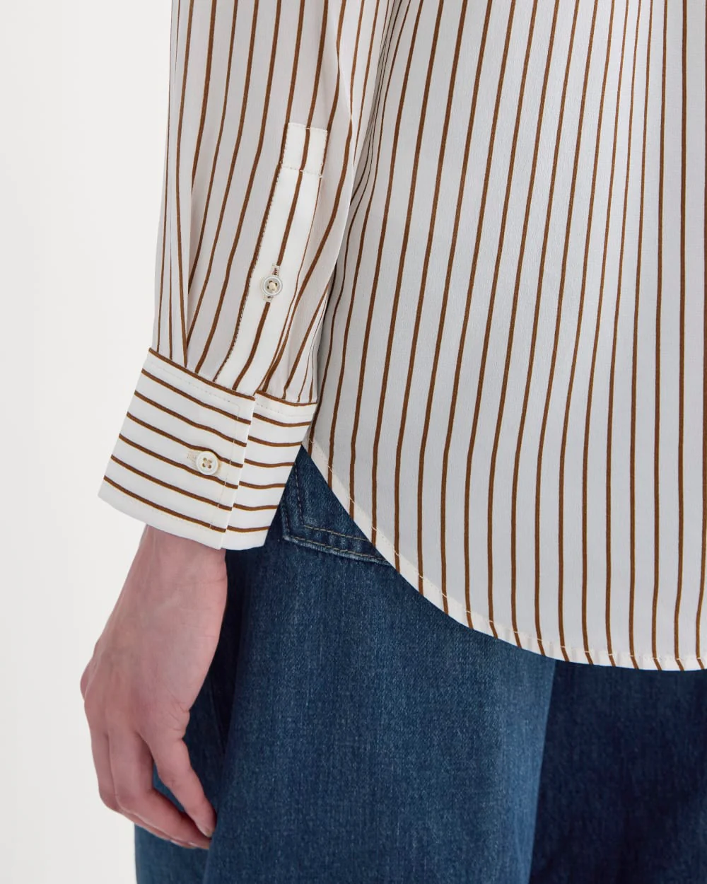 Den måste ha-skjortan i tvättbar siden | Bone / Toffe-stripe