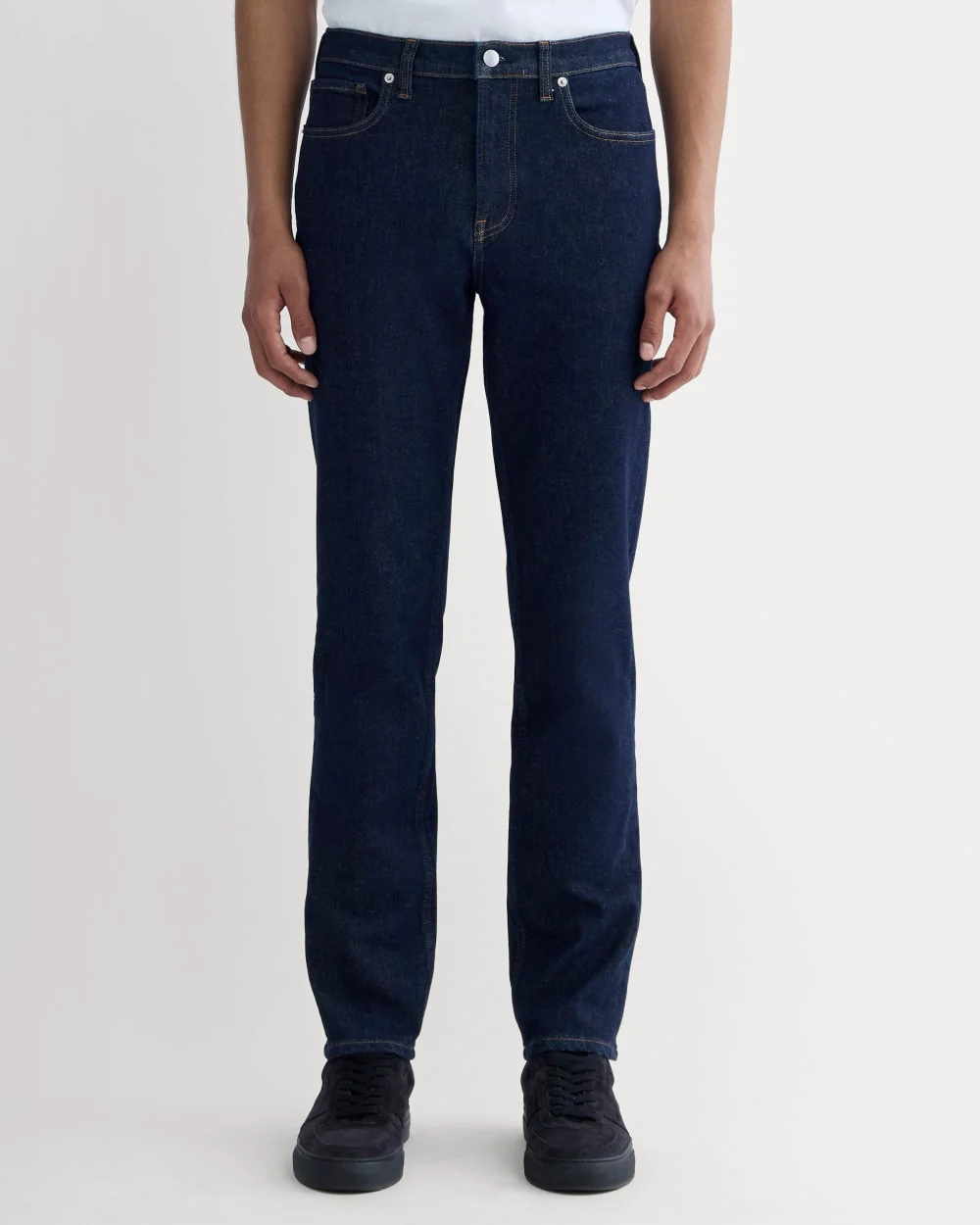 Den avslappnade 4-vägs stretch organisk jeans | Uniform | Mörk indigo