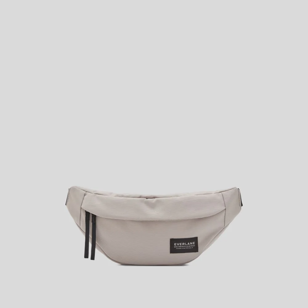 The Renew Transit Fanny Pack | Varm kvarts (med etikett)