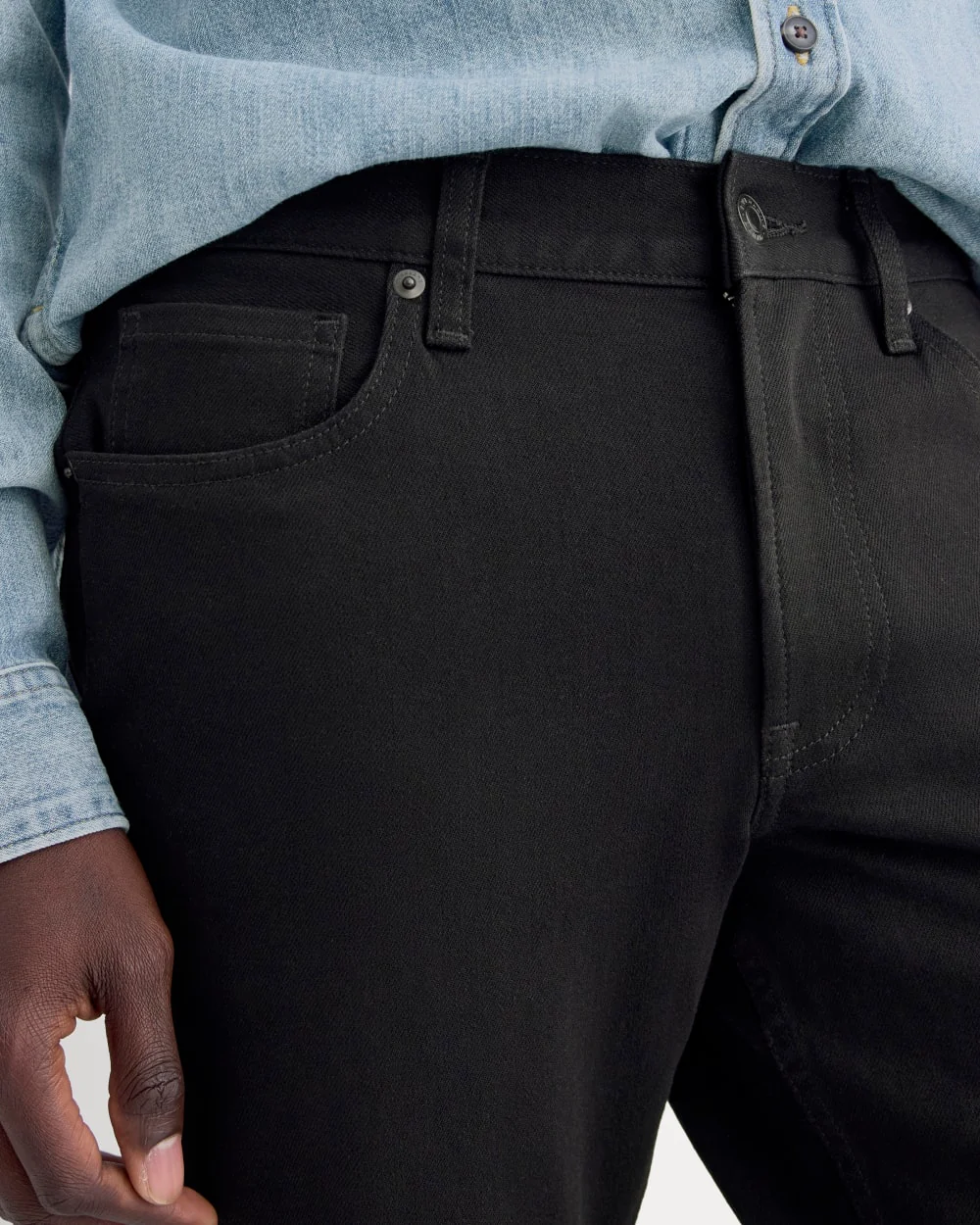 The Athletic 4-Way Stretch Organic Jean | Uniform | Svart