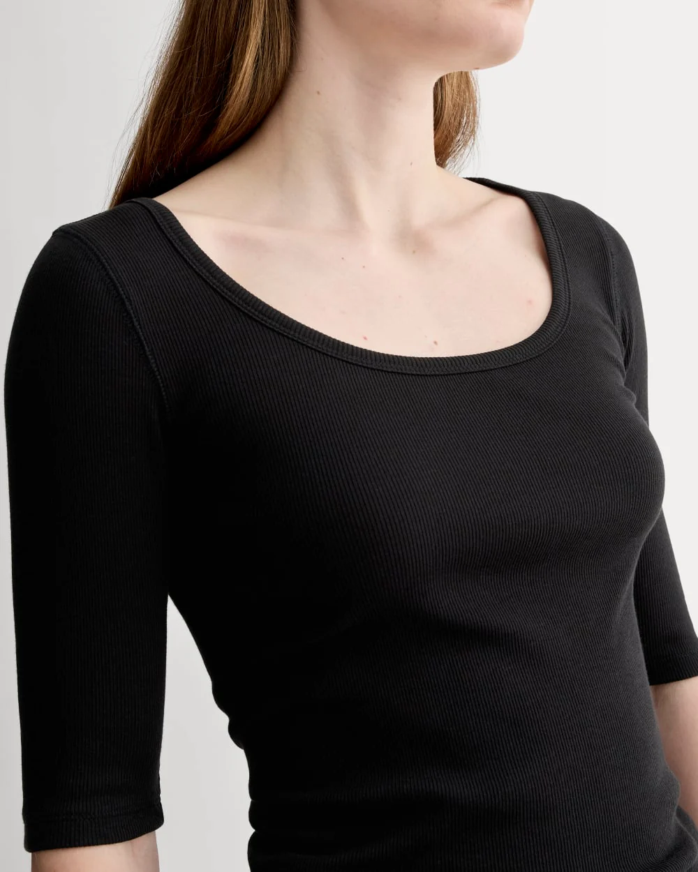 The Luxe Rib Scoop-Neck Tee | Svart
