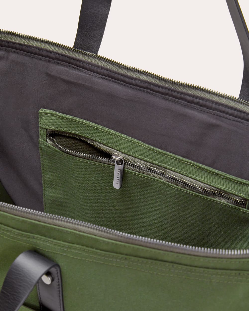 The Canvas Weekender | Mörk skog